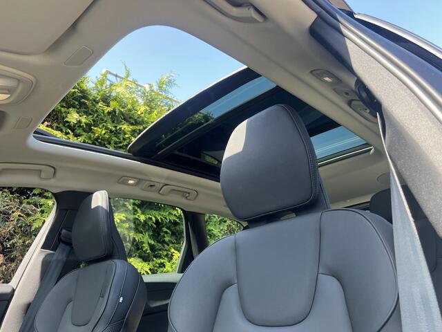 Volvo XC60 T6 Plug-in hybrid AWD Plus Dark | Blis | Elektrische stoelen | Pano dak | Trekhaak | Stuur en Stoel verwarming | Harman Kardon audio | Keyless | 360 camera | Google |