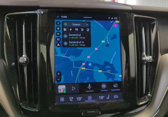 Volvo XC60 2.0 T6 350 pk Plug-in hybrid AWD Bright Navigatie Trekhaak Google Elek Comfort Stoelen Carplay Panoramadak Stoel + Stuurverwarming Pilot Assist Getint Glas NL Auto Long Range