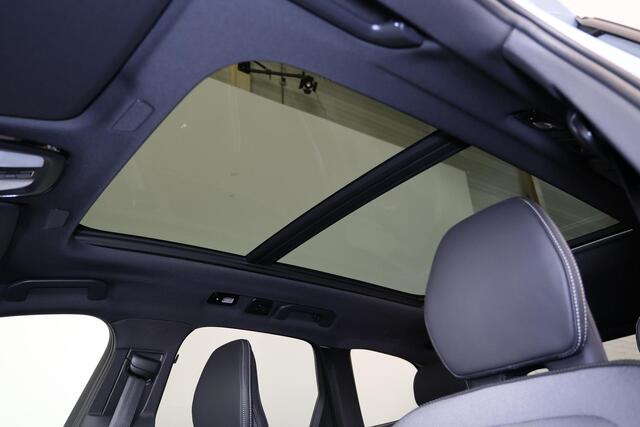 Volvo XC60 T6 Recharge AWD Plus Black Edition - Panorama/schuifdak - IntelliSafe Assist & Surround - 360º Camera - Harman/Kardon audio - Verwarmde voorstoelen, stuur & achterbank - Parkeersensoren voor & achter - Elektr. bedienb. voorstoelen met geheugen - Head up d