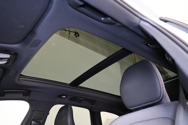 Volvo XC60 T6 Recharge AWD Plus Black Edition - Panorama/schuifdak - IntelliSafe Assist & Surround - 360º Camera - Harman/Kardon audio - Adaptieve LED koplampen - Verwarmde voorstoelen, stuur & achterbank - Parkeersensoren voor & achter - Elektr. bedienb. voorstoele