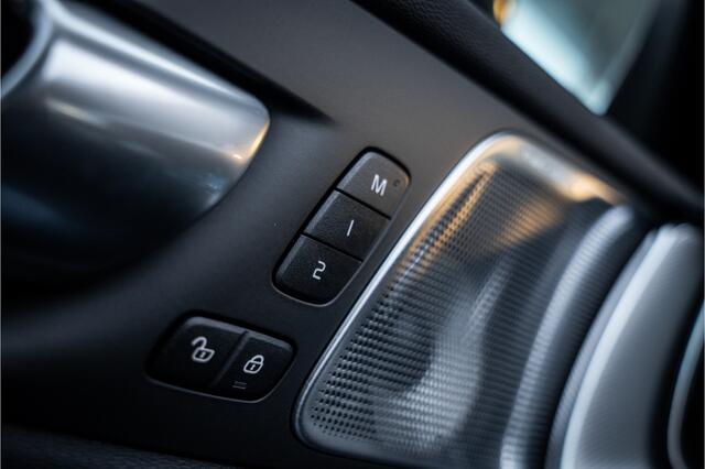 Volvo XC60 T8 Recharge AWD Ultra Black Edition ** Ventilatie ** B&W ** Massage ** 360 camera