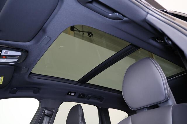 Volvo XC60 T8 Recharge AWD Ultra Black Edition Exec - Luchtvering - Panorama/schuifdak - IntelliSafe Assist & Surround - 360º Camera - Bowers & Wilkins audio - Adaptieve LED koplampen - Verwarmde voorstoelen, stuur & achterbank - Parkeersensoren voor & achter - Elek