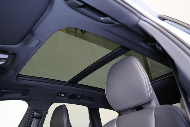 Volvo XC60 T8 Recharge AWD Ultra Black Edition Exec - Luchtvering - Panorama/schuifdak - IntelliSafe Assist & Surround - 360º Camera - Bowers & Wilkins audio - Adaptieve LED koplampen - Verwarmde voorstoelen, stuur & achterbank - Parkeersensoren voor & achter - Elek