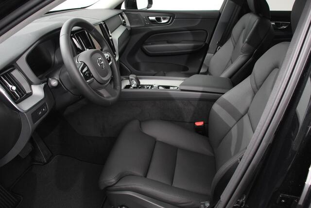 Volvo XC60 2.0 T6 Plug-in hybrid AWD Plus Dark Adaptieve cruise control Leder Navigatie Google Harman Kardon Panorama dak Lichtmetalen Velgen 19" Dab Stoelverwarming Camera Led Climate control Apple Carplay/ Android Auto