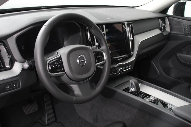 Volvo XC60 2.0 T6 Plug-in hybrid AWD Plus Dark Adaptieve cruise control Leder Navigatie Google Harman Kardon Panorama dak Lichtmetalen Velgen 19" Dab Stoelverwarming Camera Led Climate control Apple Carplay/ Android Auto