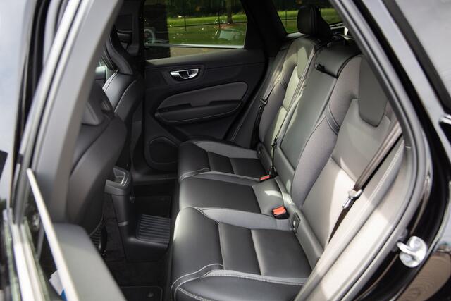 Volvo XC60 2.0 T8 Plug-in hybrid AWD Plus Black Edition , Panoramadak, Trekhaak, Nappaleer, Harman&Kardon, Stuurverwarming