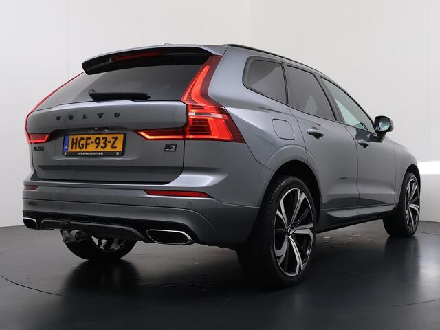Volvo XC60 2.0 Recharge T8 AWD R-Design PLUG-IN HYBRIDE | SOH 89% | PANORAMADAK | ELEKTR. TREKHAAK | LEDER | CAMERA | HARMAN KARDON | MEMORY SEATS | 21" LMV | WINTERPAKKET STOEL + STUURVERWARMING || RIJKLAAR | 12 MND BOVAG GARANTIE |