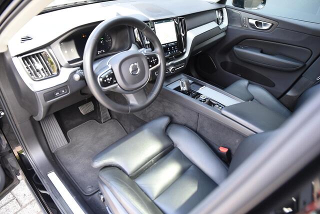 Volvo XC60 2.0 T6 Plug-in hybrid AWD Plus Dark SOH 97% / Trekhaak / Panoramadak / Harman Kardon