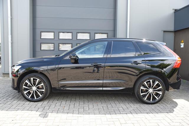 Volvo XC60 2.0 T6 Plug-in hybrid AWD Plus Dark SOH 97% / Trekhaak / Panoramadak / Harman Kardon