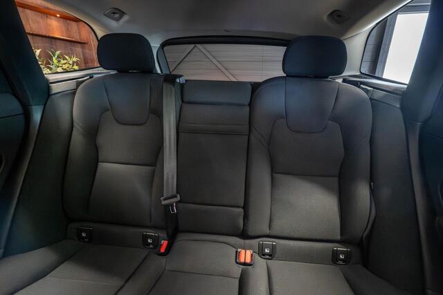Volvo XC60 2.0 T6 Plug-in hybrid AWD Essential Edition Bright Schuifdak | Camera