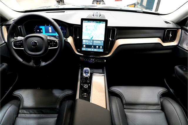 Volvo XC60 2.0 T8 AWD 335kW/456pk Aut8 Recharge Ultra Dark LUCHTVERING + BOWERS&WILKINS + PANORAMADAK + BLIS + HEAD-UP + PILOT ASSIST + V&A STOEL-&STUURVERWARMING + ADAPT.CRUISE + GOOGLE DASH&SERVICES + STOELVENTILATIE&-MASSAGE + 360 CAMERA + 22" LM-VELGEN!!