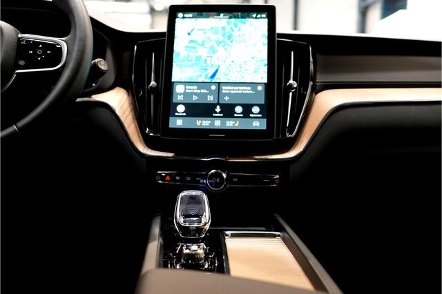 Volvo XC60 2.0 T8 AWD 335kW/456pk Aut8 Recharge Ultra Dark LUCHTVERING + BOWERS&WILKINS + PANORAMADAK + BLIS + HEAD-UP + PILOT ASSIST + V&A STOEL-&STUURVERWARMING + ADAPT.CRUISE + GOOGLE DASH&SERVICES + STOELVENTILATIE&-MASSAGE + 360 CAMERA + 22" LM-VELGEN!!