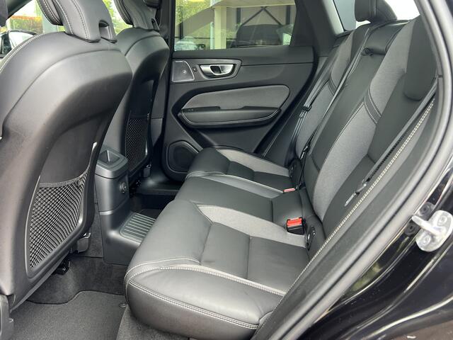 Volvo XC60 2.0 T8 455 pk Plug-in hybrid AWD Ultimate Black Edition Trekhaak Panoramadak Bowers en Wilkins Audio Elektrische Sportstoelen 21 Inch Velgen 360 Camera Head-Up Display Apple Carplay Extra Getint Glas Navigatie Long Range 1e Eigenaar BTW Auto