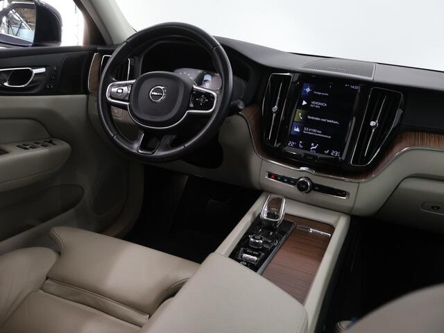 Volvo XC60 2.0 T8 Twin Engine AWD Inscription | Panoramadak | Luchtvering | Cruise Control Adaptief | Elekt Wegklapbare Trekhaak |