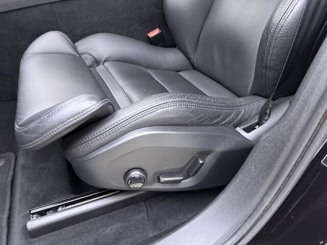 Volvo XC60 T5 252pk Automaat Momentum / Elektrische verstelbare stoelen / Keyless entry / Stoelverwarming / Trekhaak / Apple carplay /