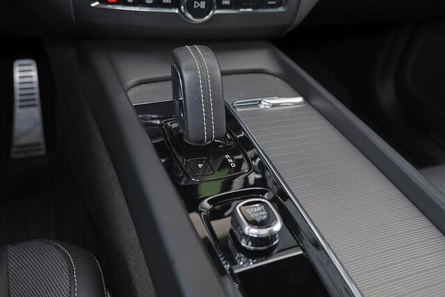 Volvo XC60 T8 390pk Recharge AWD Polestar Engineered - Panorama/schuifdak - Bowers & Wilkins Audio - Head-up display - Elektrisch bedienb. voorstoelen met geheugen - Verwarmbare voorstoelen & stuurwiel Adaptieve LED verlichting - Cruise control - 22" LMV