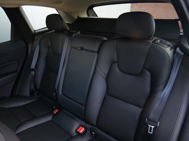 Volvo XC60 2.0 T6 Plug-in hybrid AWD Plus Dark 350 Pk Automaat Navi / Pano-dak / Leder / 360 Camera / Apple Carplay
