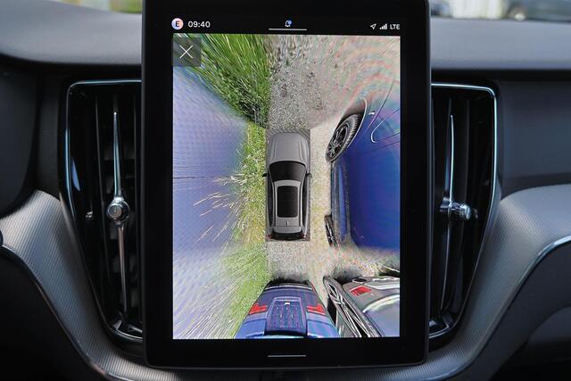 Volvo XC60 T6 Recharge AWD Plus Black Edition - Panorama/schuifdak - IntelliSafe Assist & Surround - 360º Camera - Harman/Kardon audio - Verwarmde voorstoelen, stuur & achterbank - Parkeersensoren voor & achter - Elektr. bedienb. voorstoelen met geheugen - Head up d