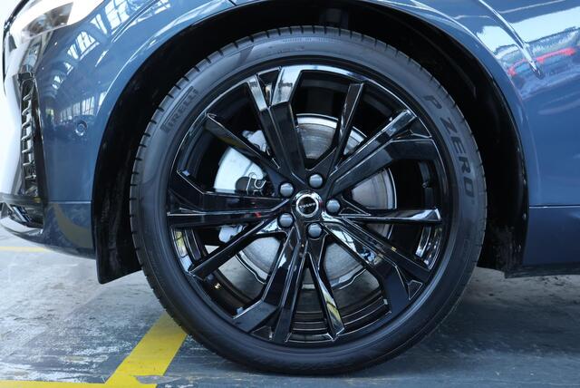 Volvo XC60 2.0 T8 Plug-in hybrid AWD Ultra Black Edition | Panoramadak | Luchtvering | Verwarmbare voorstoelen met massagefunctie en ventilatie | 360 graden camera | Head-up display | Elektrische achterklep | Keyless |