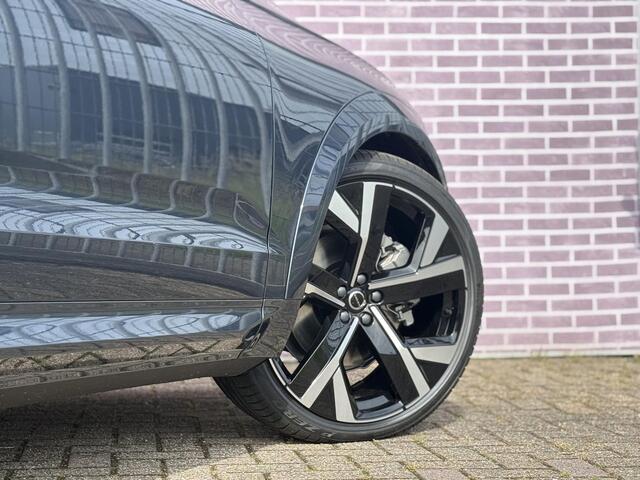Volvo XC60 2.0 T8 Plug-in hybrid AWD Ultra Dark Exec. Ed. Edition | Luchtvering | 22" | Gelamineerd Glas | Bowers & Wilkins | Stoelmassage & Ventilatie | MY '27 |