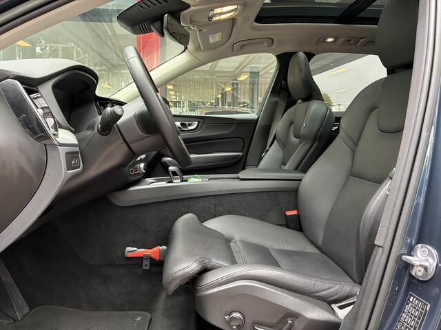 Volvo XC60 2.0 T6 Plug-in hybrid AWD Ultimate Dark 350PK | Panoramadak | Harman/Kardon | Dodehoekassistent | 360 ° Camera | Elektrische Trekhaak