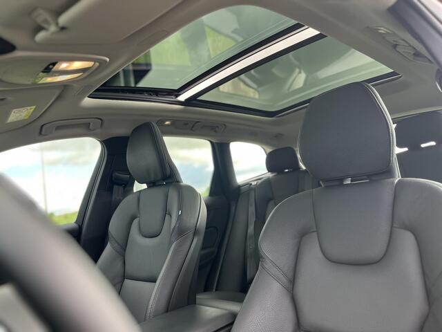 Volvo XC60 T6 Plug-in hybrid AWD Plus Dark | Panoramadak | Trekhaak | 360 Graden Camera | Memoryseats |