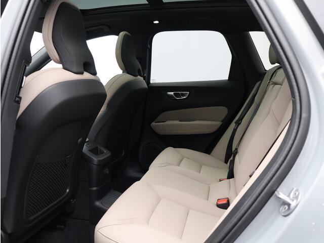 Volvo XC60 2.0 T6 Plug-in hybrid AWD Plus Dark / Pano. dak / Harman Kardon Audio / all season banden / Stoel- + stuurwielverwarming / Elektr. stoelverstelling / BLIS /