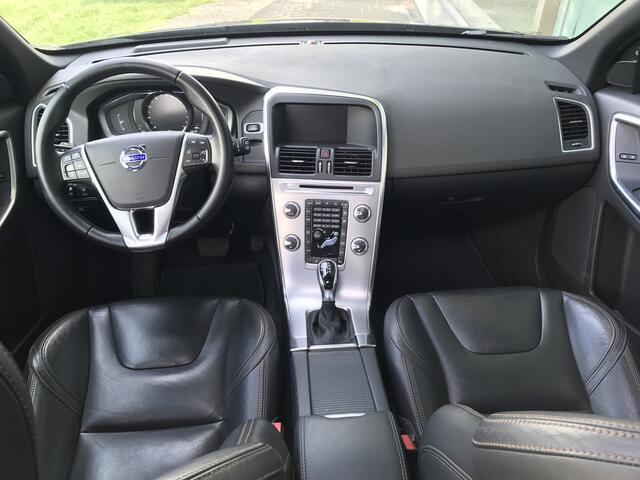 Volvo XC60 2.0 T5 FWD Polar+ Automaat | Rijklaar incl garantie | Panoramadak Trekhaak afneembaar Standkachel