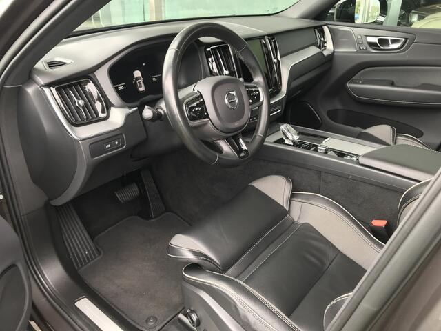 Volvo XC60 2.0 T8 Plug-in hybrid AWD Ultra Dark | Rijklaar incl 12 mnd Bovag | Panoramadak Trekhaak