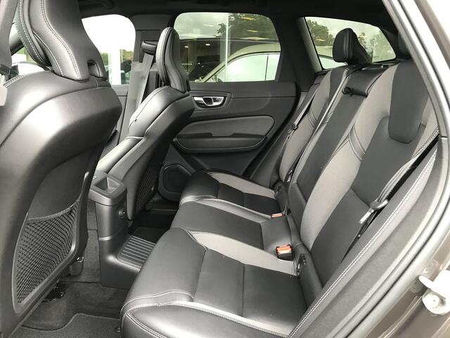 Volvo XC60 2.0 T8 Plug-in hybrid AWD Ultra Dark | Rijklaar incl 12 mnd Bovag | Panoramadak Trekhaak
