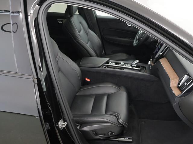 Volvo XC60 2.0 T6 Plug-in hybrid AWD Plus Bright | Panoramadak | Harman / Kardon | Parkeercamera 360° | Cruise Control Adaptief | Fulle Led koplampen |