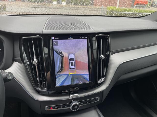 Volvo XC60 2.0 T8 455 pk Plug-in hybrid AWD Ultimate Bright Long Range Trekhaak Panoramadak 360 Camera Head-Up Display Harman Kardon Audio Elektrische Stoelen 21 Inch Velgen Pilot Assist ACC Stuurverwarming Stoelverwarming Apple Carplay Android Auto S Vol Opties 1e