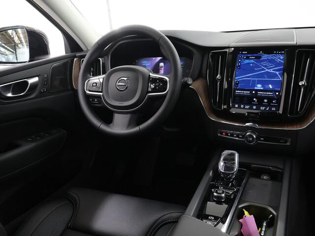 Volvo XC60 2.0 T8 Plug-in hybrid AWD Ultimate Bright | Panoramadak | Stoel/Stuurverwarming | Cruise Control Adaptief | Harman / Kardon | Elektr. Achterklep | 21"Lichtmetalen Velgen |