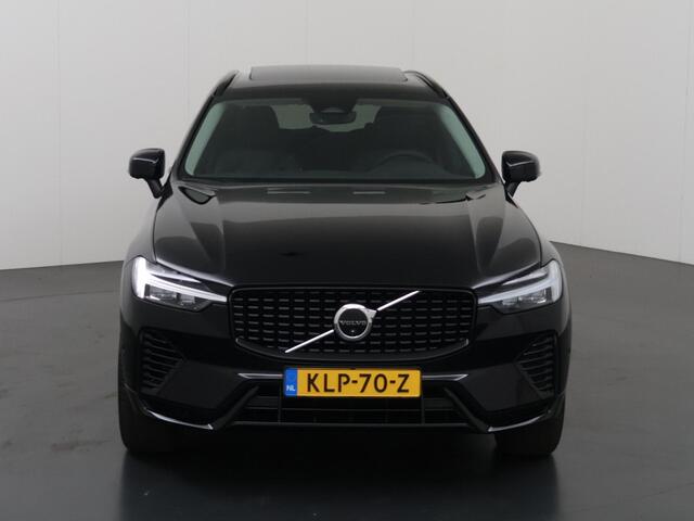 Volvo XC60 2.0 T6 Plug-in hybrid AWD Plus Dark Ele. trekhaak | Panoramadak | Digitaal Dashboard | Contourstoelen | Stoelverwarming V + A | Camera 360° | DAB | Apple CarPlay/Android Auto | Stuurverwarming | Adaptieve Cruise Control | Ele. kofferdeksel | Ele. verstelb