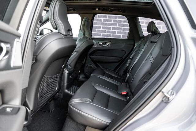 Volvo XC60 2.0 T8 Plug-in hybrid AWD Ultra Black Edition Executive | Luchtvering | 22" | Gelamineerd Glas | Bowers & Wilkins | Stoelmassage & Ventilatie | Stoel & Stuurverwarming | 360 Camera | Pilot Assist | BLIS |