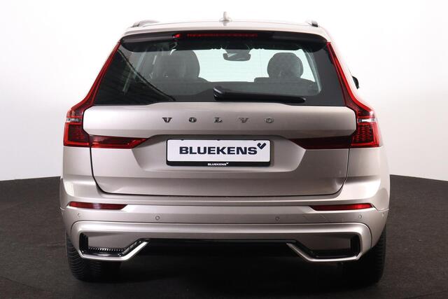 Volvo XC60 T6 Recharge AWD Plus Dark - Panorama/schuifdak - IntelliSafe Assist & Surround - 360º Camera - Harman/Kardon audio - Verwarmde voorstoelen, stuur & achterbank - Parkeersensoren voor & achter - Head up display - Draadloze tel. lader - Inklapbare trekhaak -