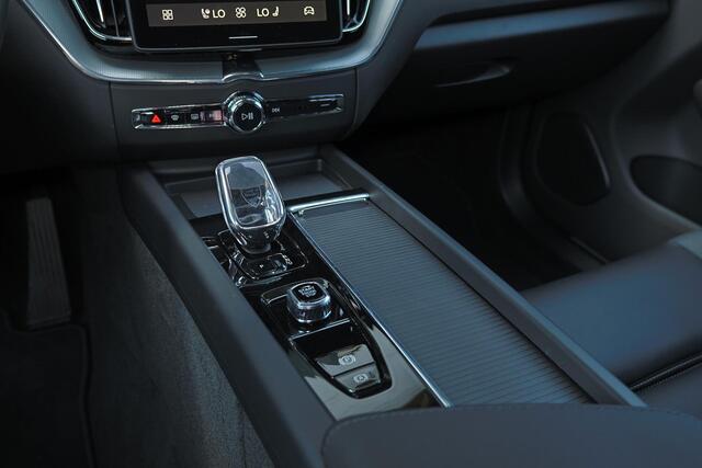 Volvo XC60 T6 Recharge AWD Plus Black Edition - IntelliSafe Assist & Surround - 360º Camera - Harman/Kardon audio - Adaptieve LED koplampen - Verwarmde voorstoelen, stuur & achterbank - Parkeersensoren voor & achter - Elektr. bedienb. voorstoelen met geheugen - Draa