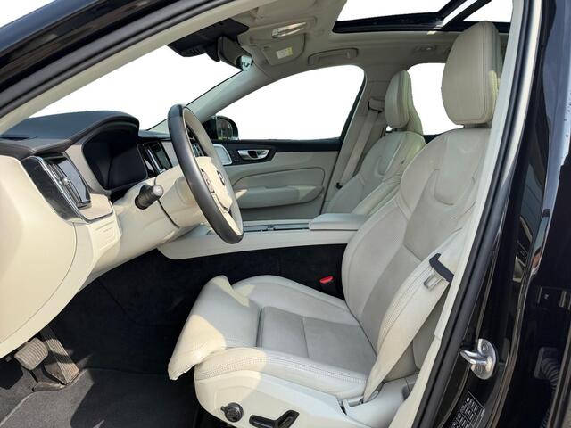 Volvo XC60 T8 Plug-in hybrid AWD Ultra Dark | Full Options