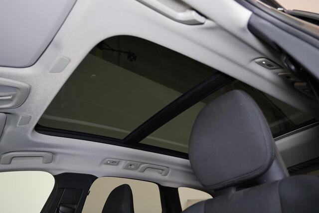 Volvo XC60 T6 Plug-in hybrid AWD Inscription Expression - Panoramadak - Intellisafe Assist/Surround - Harman Kardon Audio - Parkeercamera - Parkeersensoren v/a - Getint glas - Verwarmbare voorstoelen - Verwarmbare voorruit - Trekhaak semi-elektrisch inklapbaar