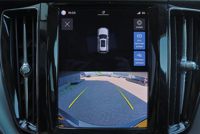 Volvo XC60 T6 Plug-in hybrid AWD Inscription Expression - Panoramadak - Intellisafe Assist/Surround - Harman Kardon Audio - Parkeercamera - Parkeersensoren v/a - Getint glas - Verwarmbare voorstoelen - Verwarmbare voorruit - Trekhaak semi-elektrisch inklapbaar