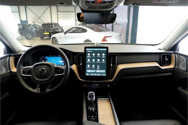 Volvo XC60 2.0 T8 AWD 335kW/456pk Aut8 Recharge Ultra Bright Executive LUCHTVERING + BOWERS&WILKINS + EL.TREKHAAK + PANORAMADAK + EL.TREKHAAK + BLIS + HEAD-UP + PILOT ASSIST + STOELVERWARMING/-VENTILATIE/-MASSAGE + ADAPT.CRUISE + 360 CAMERA + 21" LM-VELGEN!