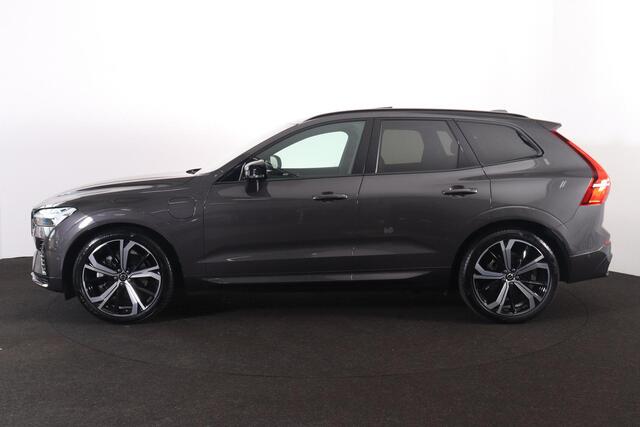 Volvo XC60 T6 Recharge AWD Ultra Dark - Luchtvering - Panorama/schuifdak - IntelliSafe Assist & Surround - 360º Camera - Bowers & Wilkins audio - Verwarmde voorstoelen, stuur & achterbank - Parkeersensoren voor & achter - Elektr. bedienb. voorstoelen met geheugen - 