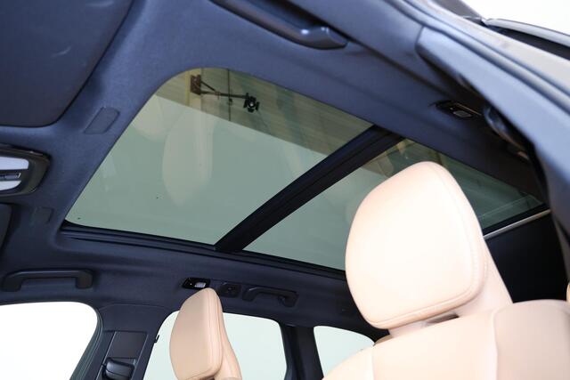 Volvo XC60 T6 Recharge AWD Ultra Dark - Luchtvering - Panorama/schuifdak - IntelliSafe Assist & Surround - 360º Camera - Bowers & Wilkins audio - Verwarmde voorstoelen, stuur & achterbank - Parkeersensoren voor & achter - Elektr. bedienb. voorstoelen met geheugen - 