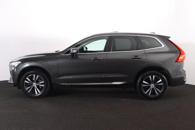 Volvo XC60 T6 Plug-in hybrid AWD Inscription Expression - Panorama/schuifdak - Intellisafe Assist - Full LED - Verwarmbare voorstoelen - Trekhaak semi-elektrisch wegklapbaar - Lederen bekleding - Parkeersensoren achter
