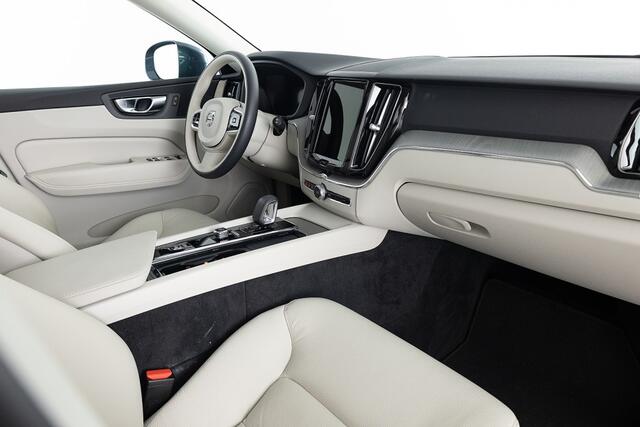 Volvo XC60 2.0 T6 Plug-in hybrid AWD Core Bright | PANORAMADAK | LEDER
