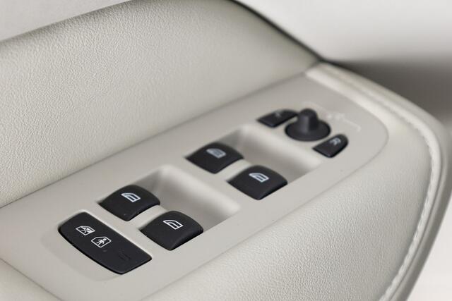 Volvo XC60 2.0 T6 Plug-in hybrid AWD Core Bright | PANORAMADAK | LEDER