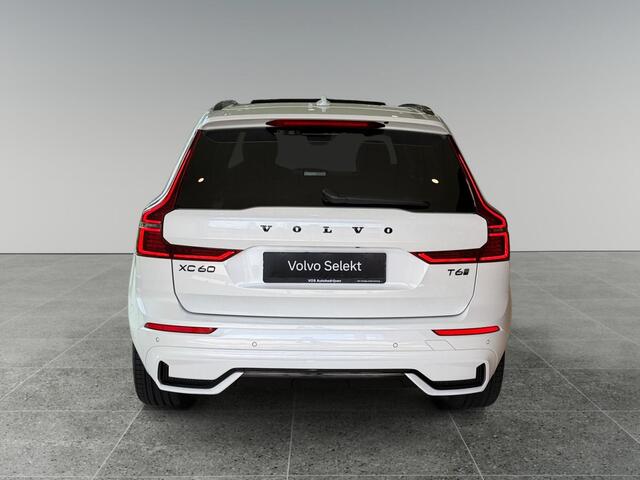 Volvo XC60 T6 Plug-in hybrid AWD Plus Black Edition | Panoramadak | Trekhaak | 360 camera