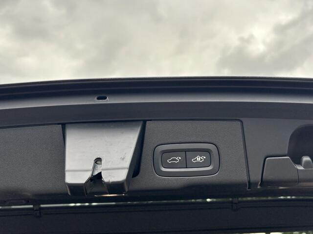 Volvo XC60 2.0 T6 Plug-in hybrid AWD Plus Black Edition LIGHTING PACK | 360 GRADEN CAMERA | HARMAN/KARDON AUDIO | HEAD-UP DISPLAY | PANORAMA DAK| VOLVO DEALER ONDERHOUDEN|