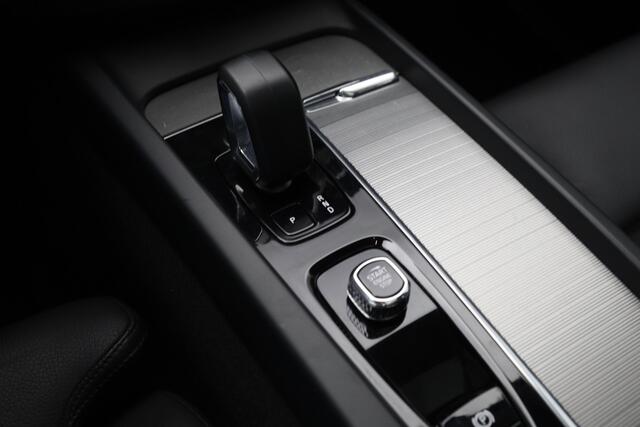 Volvo XC60 2.0 T8 Plug-In Hybrid 456 PK AWD Ultra Bright, Lonf Range, Panoramadak, Leder, Keyless, H/K Sound, Head-Up