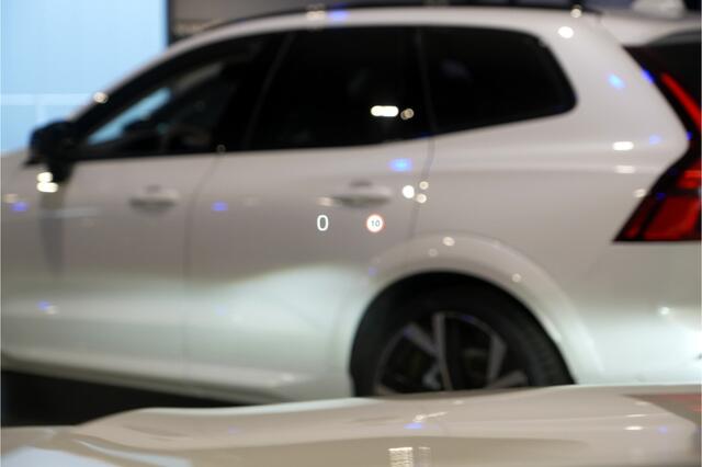 Volvo XC60 2.0 T8 AWD 335kW/456pk Aut8 Recharge Ultra Dark Excl. LUCHTVERING + BOWERS&WILKINS + PANORAMADAK + BLIS + HEAD-UP + PILOT ASSIST + V&A STOEL-&STUURVERWARMING + GOOGLE + STOELVENTILATIE&-MASSAGE + ADAPT.CRUISE + 360 CAMERA + 21" LM-VELGEN!!